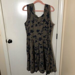 Fun sun dress! Beautiful Leaf pattern